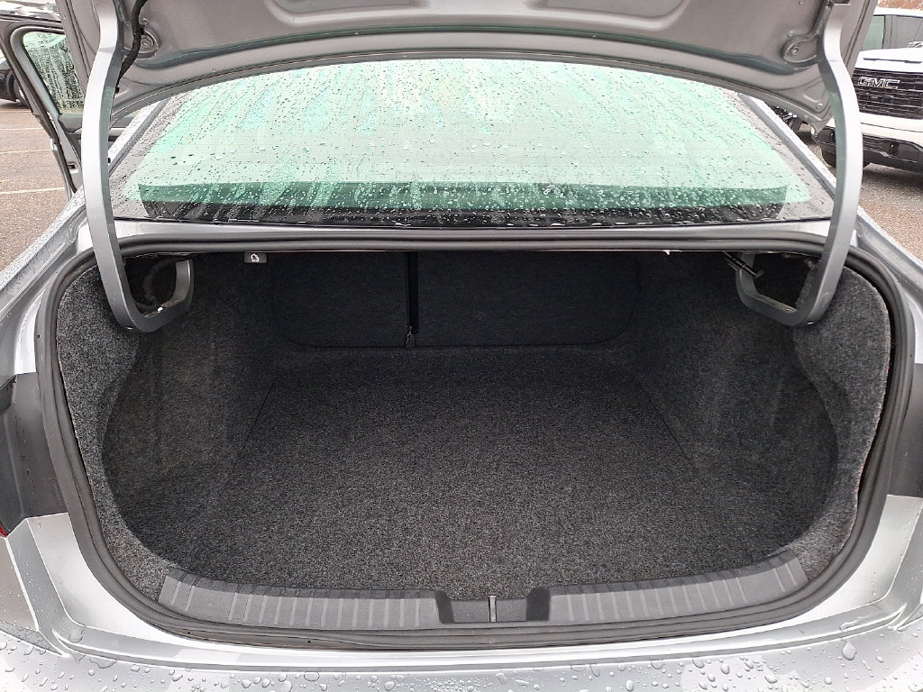 Used 2025 Volkswagen Jetta SE FWD image 28