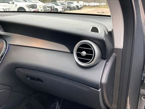 Used 2022 Mercedes-Benz GLC 300 GLC 300 image 23