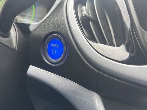 Used 2018 Chevrolet Volt LT w/ Comfort Package FWD image 29
