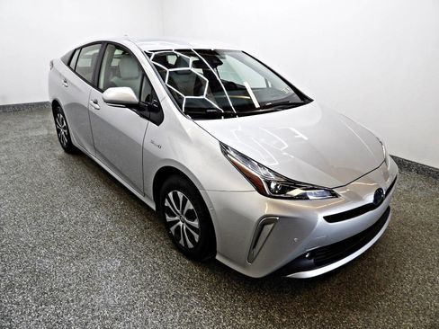 Used 2020 Toyota Prius XLE w/ Advanced Technology Package image 3