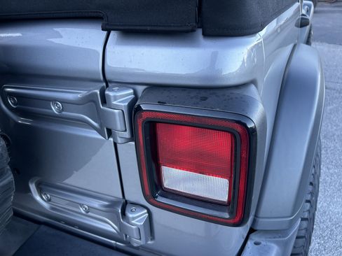 Used 2018 Jeep Wrangler Unlimited Sport S image 45