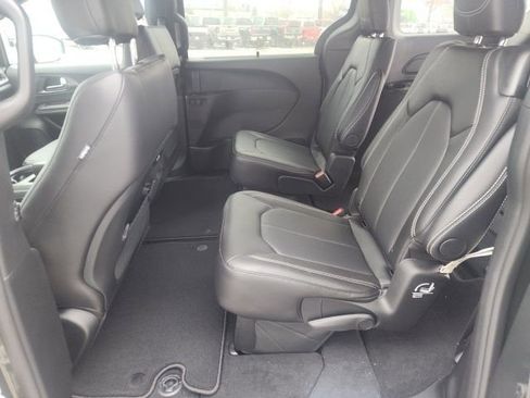 New 2026 Chrysler Pacifica Select image 20