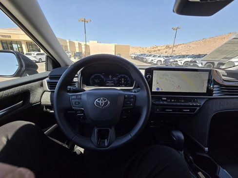 Used 2025 Toyota Camry XLE FWD image 12