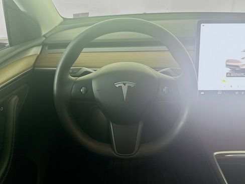 Used 2023 Tesla Model Y Long Range image 17