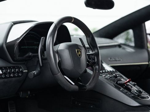 Used 2021 Lamborghini Aventador SVJ AWD/4WD image 6