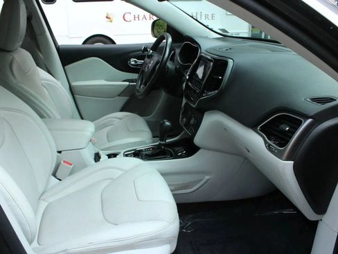 Used 2020 Jeep Cherokee Limited FWD image 35