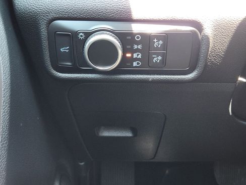 Used 2024 Ford Explorer XLT RWD image 18