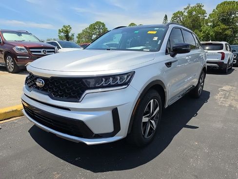 Certified 2021 Kia Sorento S w/ Panoramic Sunroof Package FWD image 6