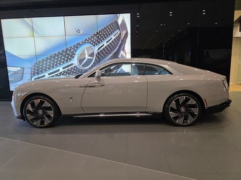 Used 2024 Rolls-Royce Spectre w/ Spectre Launch Package AWD/4WD image 3