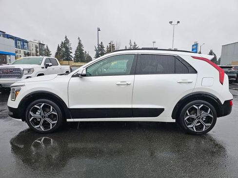 Certified 2023 Kia Niro EX Touring image 2