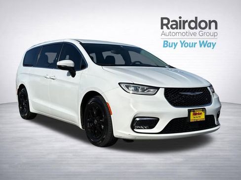 Used 2023 Chrysler Pacifica Touring-L FWD image 1