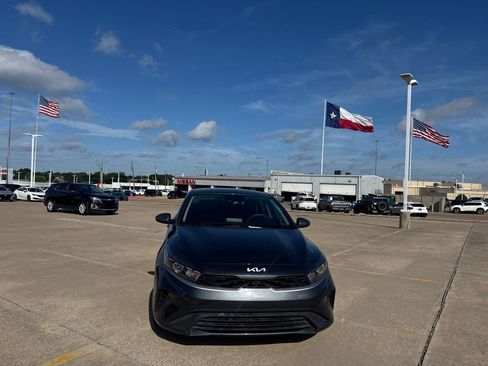 Used 2023 Kia Forte LXS FWD image 4