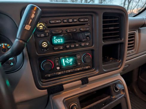 Used 2003 Chevrolet Silverado 2500 LT image 19