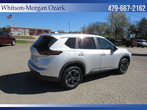 Used 2024 Nissan Rogue SV image 14