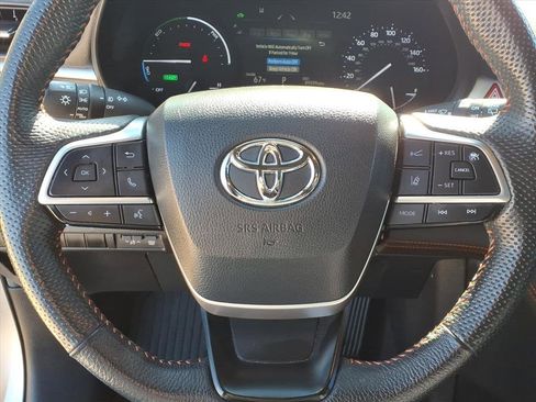 Used 2024 Toyota Sienna XLE Woodland Edition image 21