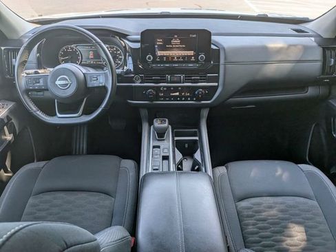 Used 2024 Nissan Pathfinder SV FWD image 6