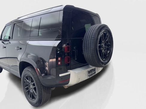Used 2025 Land Rover Defender 110 S image 19