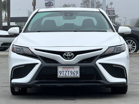Used 2023 Toyota Camry SE image 9