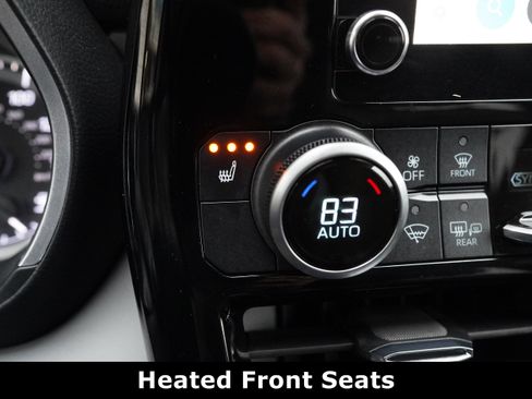 Used 2023 Toyota Highlander XLE image 28