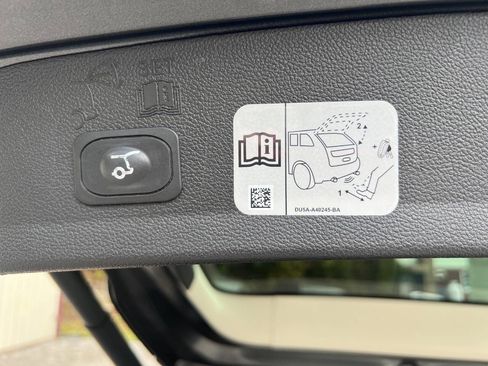 Used 2019 Ford Escape Titanium image 11