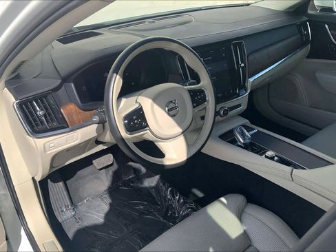 Used 2022 Volvo S90 B6 Inscription w/ Advanced Package image 3