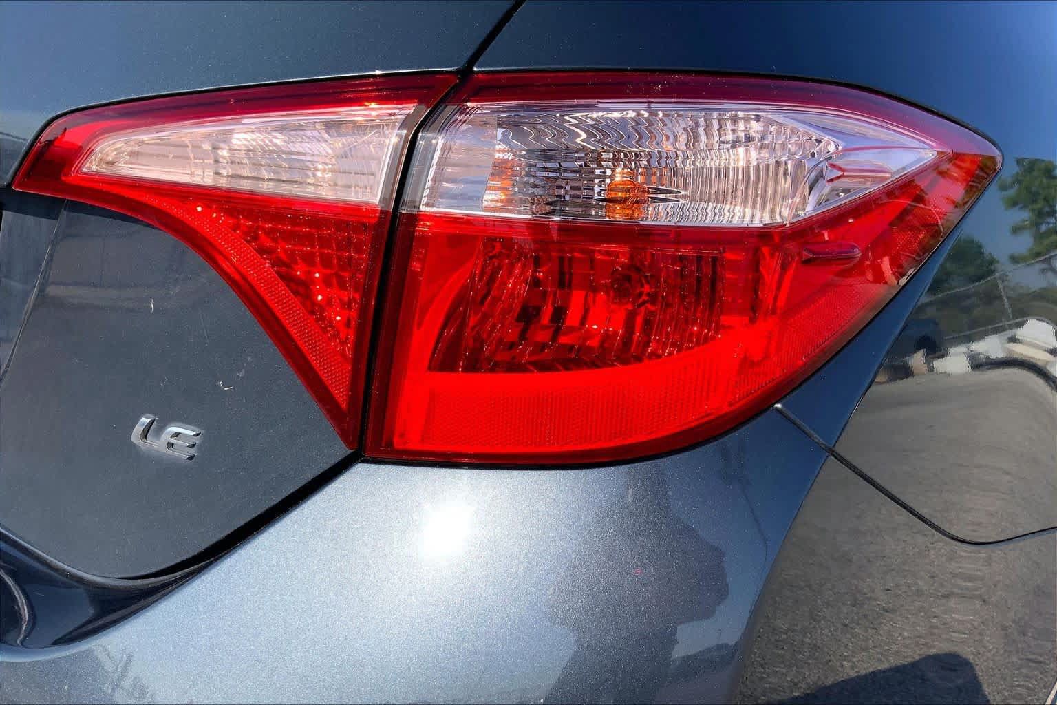 Used 2018 Toyota Corolla LE FWD image 30
