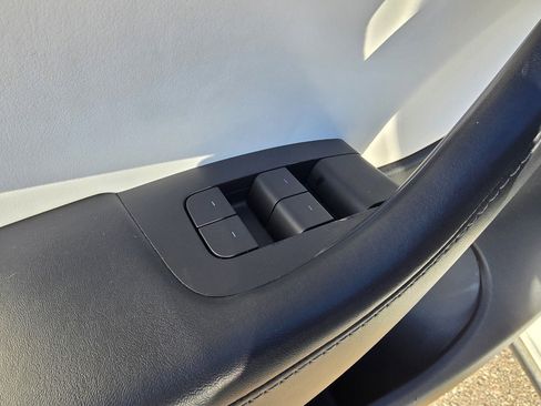 Used 2021 Tesla Model Y Long Range image 23