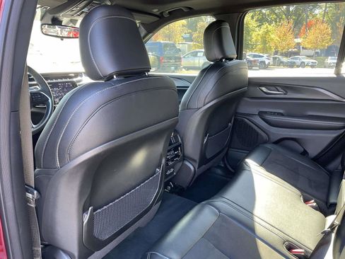 Used 2024 Jeep Grand Cherokee Altitude image 15