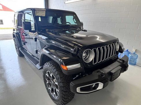 Used 2024 Jeep Wrangler Unlimited Sahara AWD/4WD image 2