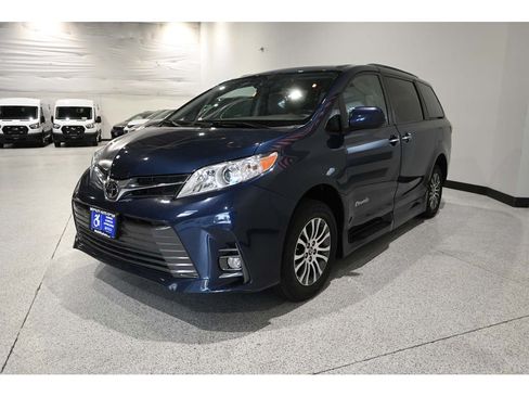 Used 2018 Toyota Sienna XLE Premium FWD image 10