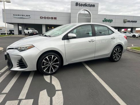 Used 2017 Toyota Corolla SE FWD image 3