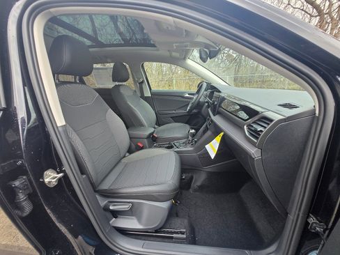 New 2026 Volkswagen Taos SE image 10