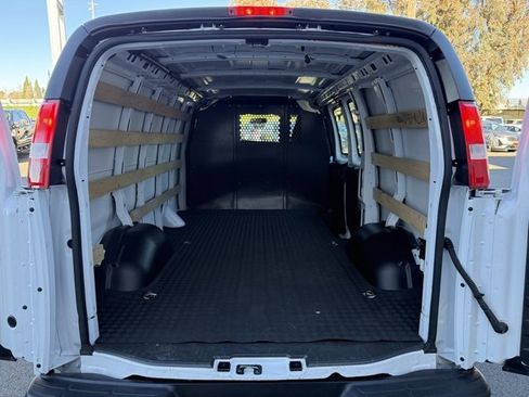 Used 2024 GMC Savana 2500 w/ Driver Convenience Package image 8