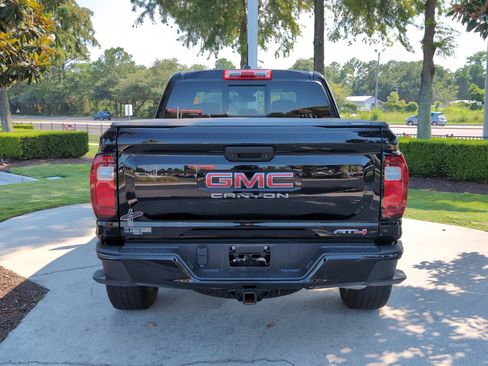 Used 2024 GMC Canyon AT4 AWD/4WD image 9