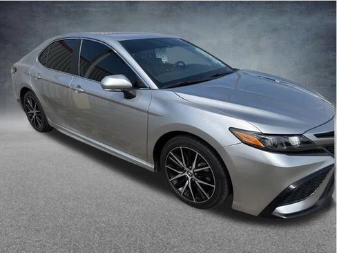 Used 2023 Toyota Camry SE FWD image 10