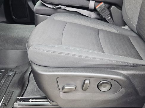 Used 2024 Chevrolet Silverado 2500 Custom w/ Custom Value Package image 32