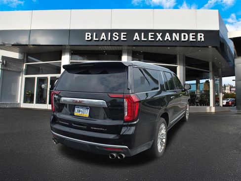 Used 2023 GMC Yukon XL Denali w/ Denali Reserve Package AWD/4WD image 3