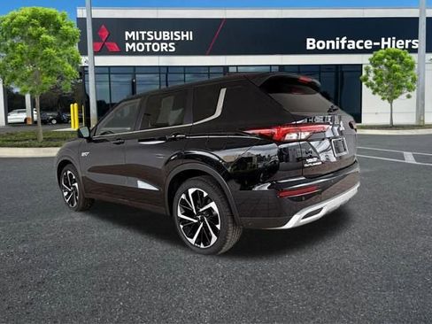 New 2024 Mitsubishi Outlander SE image 21