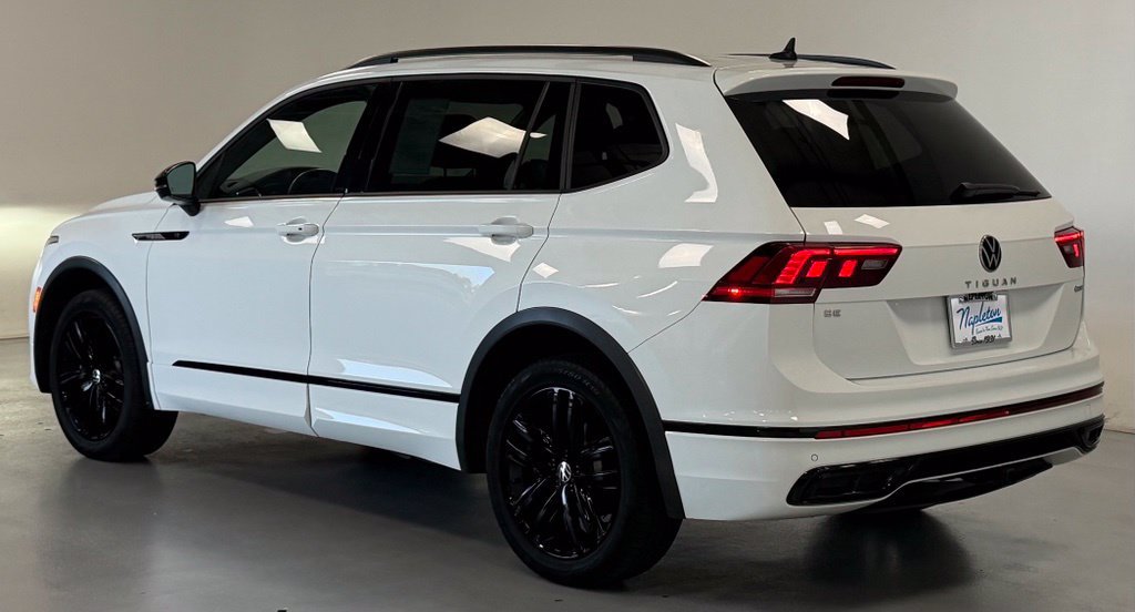 Used 2022 Volkswagen Tiguan SE R-Line AWD/4WD image 4