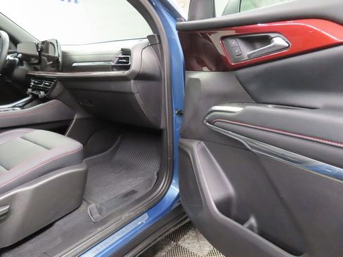Used 2025 Chevrolet Traverse Z71 w/ LPO, Floor Liner Package AWD/4WD image 31