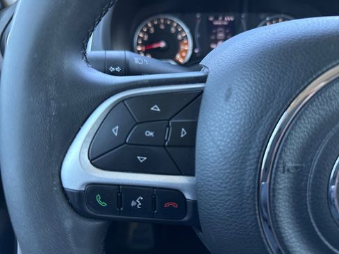 Used 2019 Jeep Renegade Latitude image 24