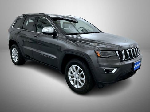 Used 2021 Jeep Grand Cherokee Laredo X image 3