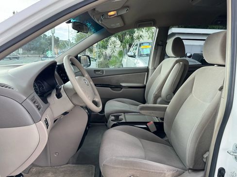 Used 2004 Toyota Sienna CE image 11