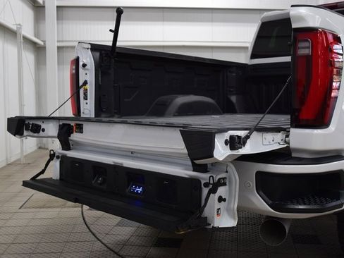 Used 2024 GMC Sierra 2500 Denali Ultimate image 21