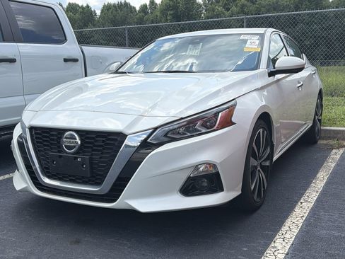 Used 2022 Nissan Altima 2.5 Platinum AWD/4WD image 1