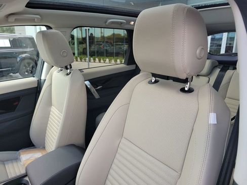 New 2025 Land Rover Discovery Sport S image 26