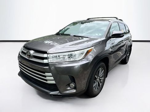 Used 2017 Toyota Highlander XLE AWD/4WD image 4