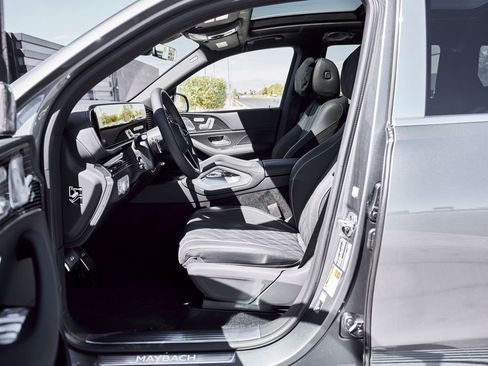 Used 2026 Mercedes-Benz Maybach GLS 600 4MATIC image 33