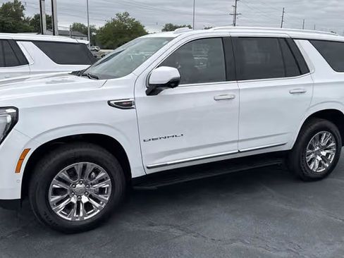 Used 2025 GMC Yukon Denali AWD/4WD image 5