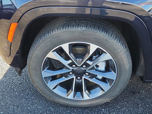 Used 2023 Jeep Grand Cherokee Overland w/ Adv Protech Group III image 7